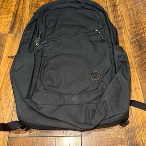 Fjallraven Raven 28/ black - black
